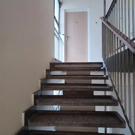 Tesla - Lovely 2 Bedroom Appartement *