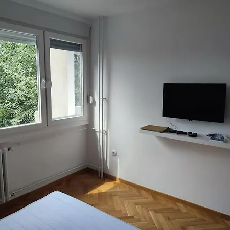 Tesla - Lovely 2 Bedroom Appartement
