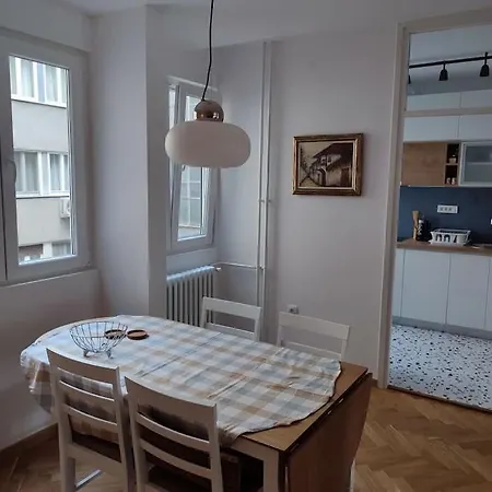 Tesla - Lovely 2 Bedroom